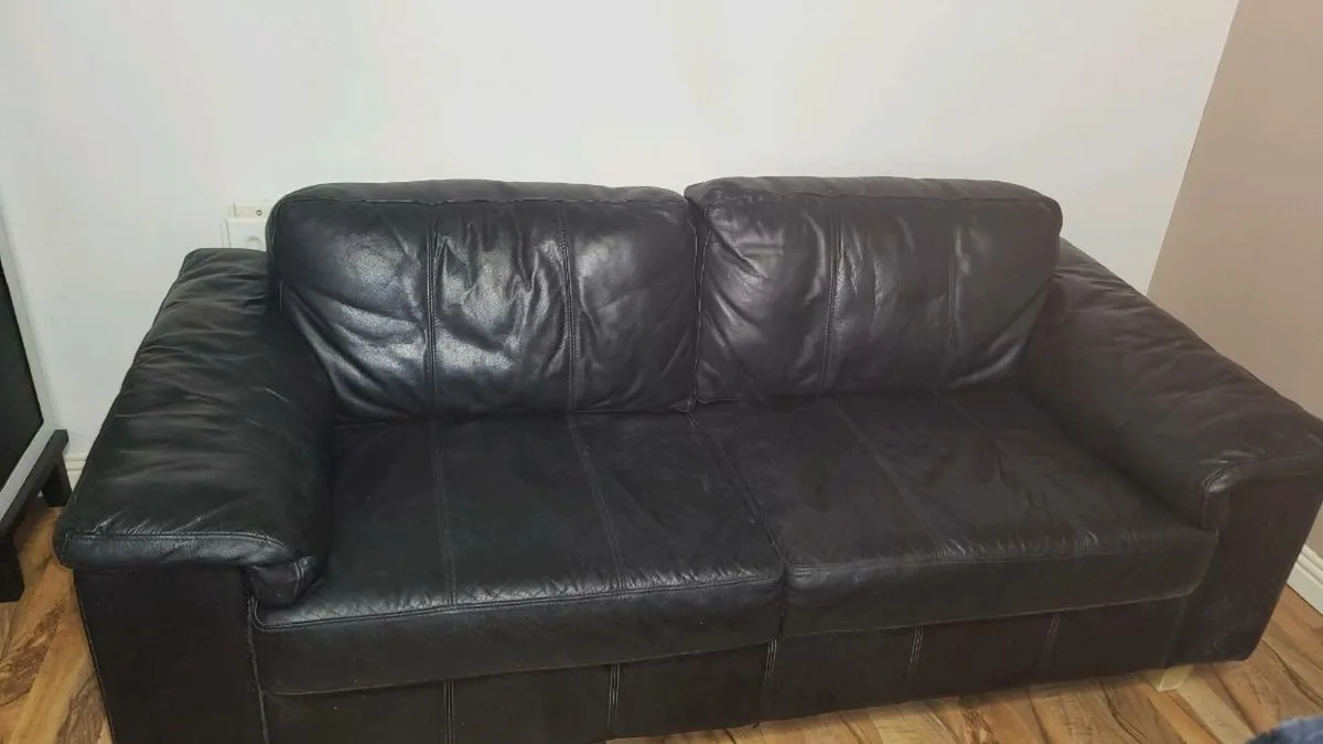Leather couch - Image 1