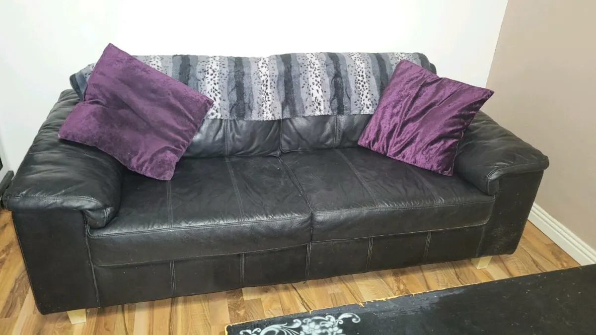 Leather couch - Image 3
