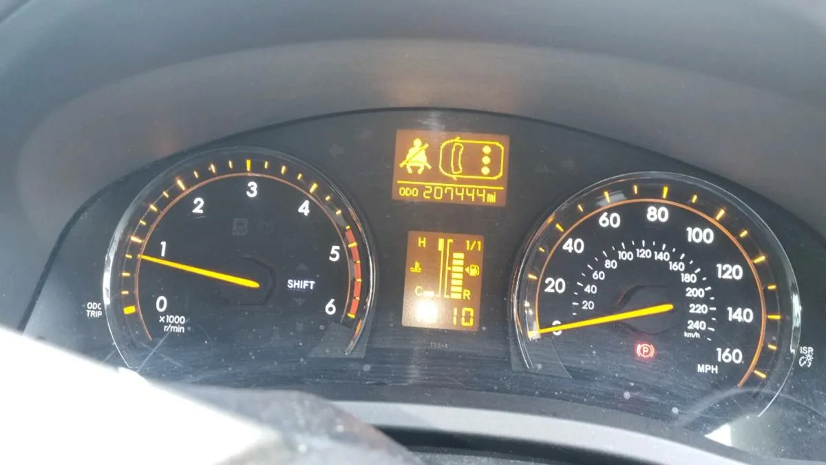 Toyota Avensis TR D4D (all extras) - Image 4
