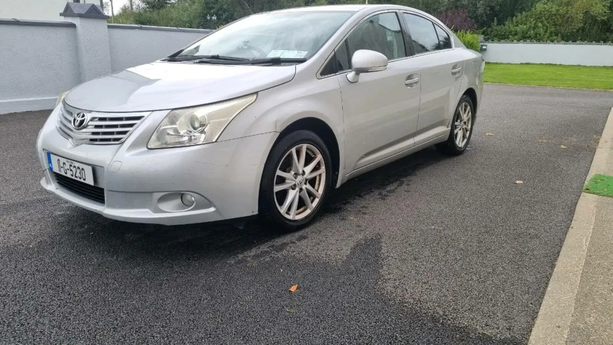 Toyota Avensis TR D4D (all extras) - Image 1