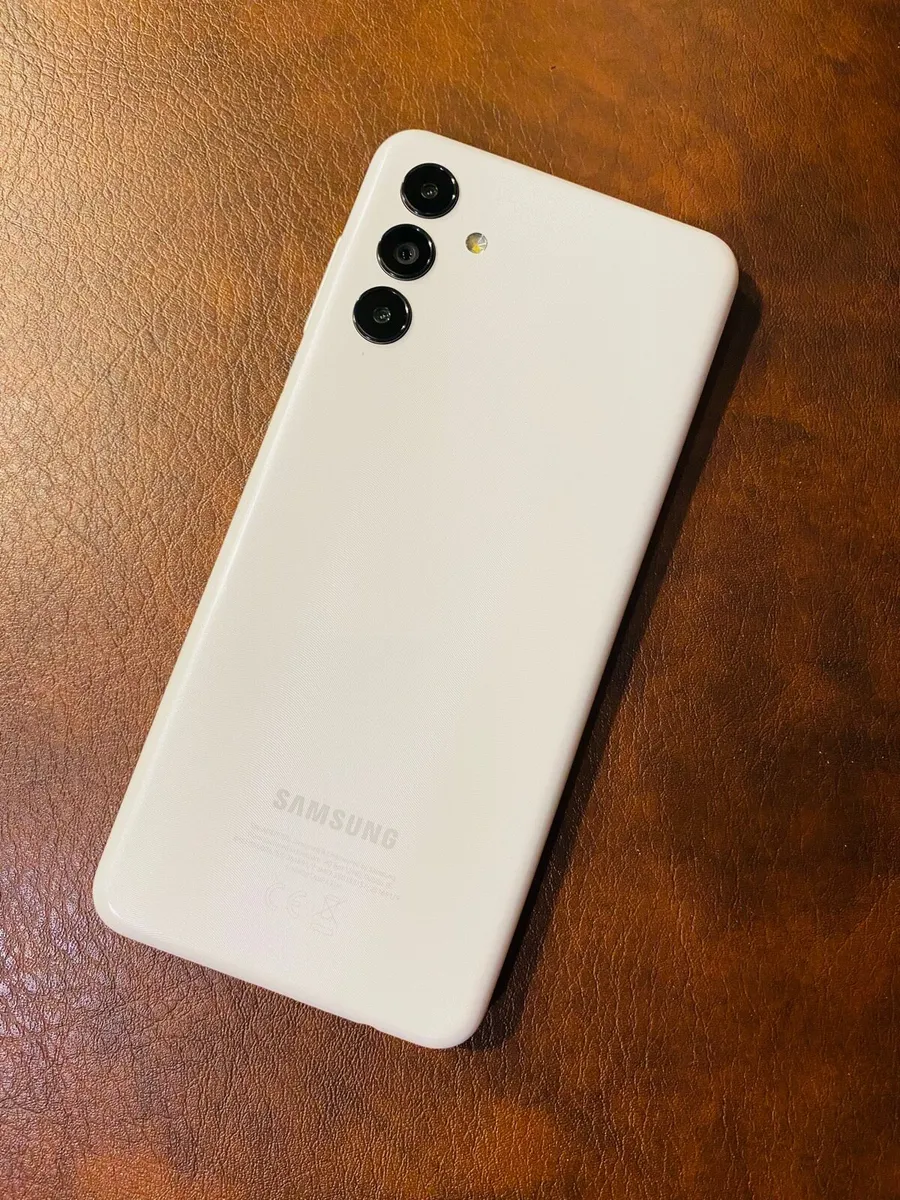 New Smartphone Samsung SimFree open to any network - Image 2