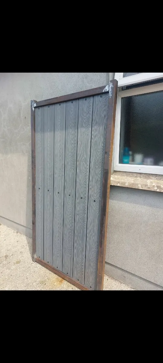 Side entry gates - Image 1
