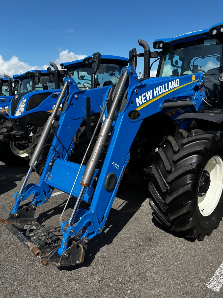 New Holland 770TL Loader - Image 1