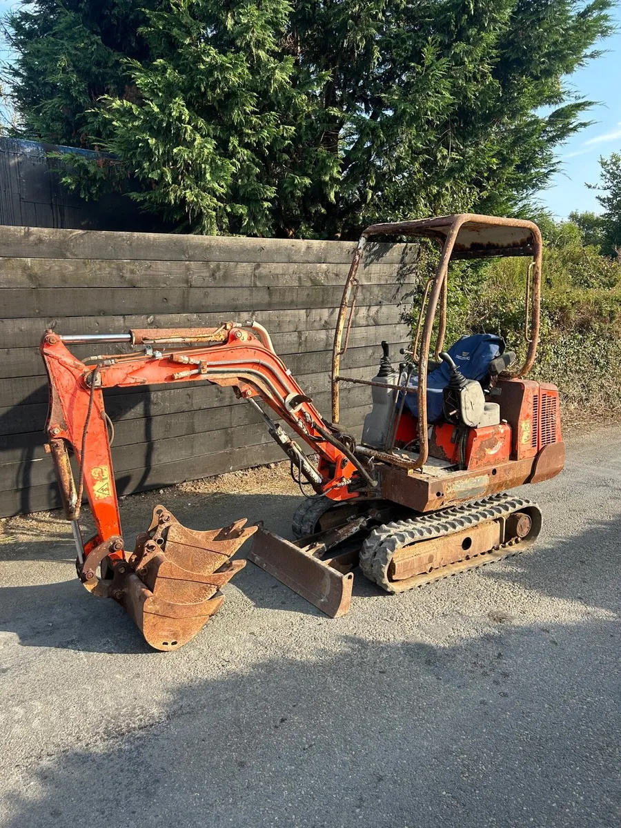 1.5 ton mini digger for sale - Image 1