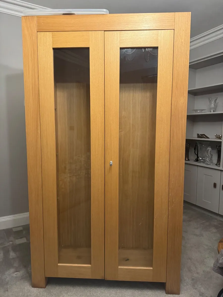 Oak display unit