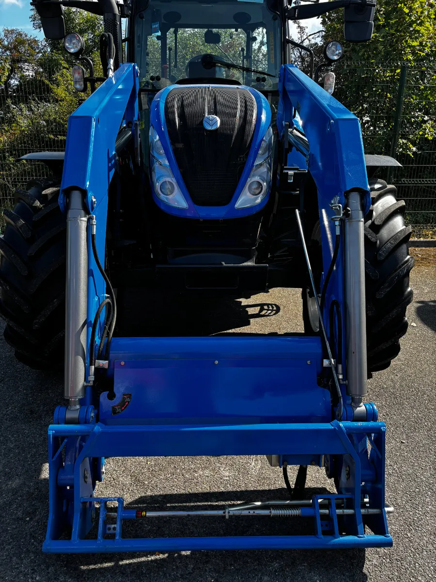New Holland 750TL *AS NEW* - Image 3