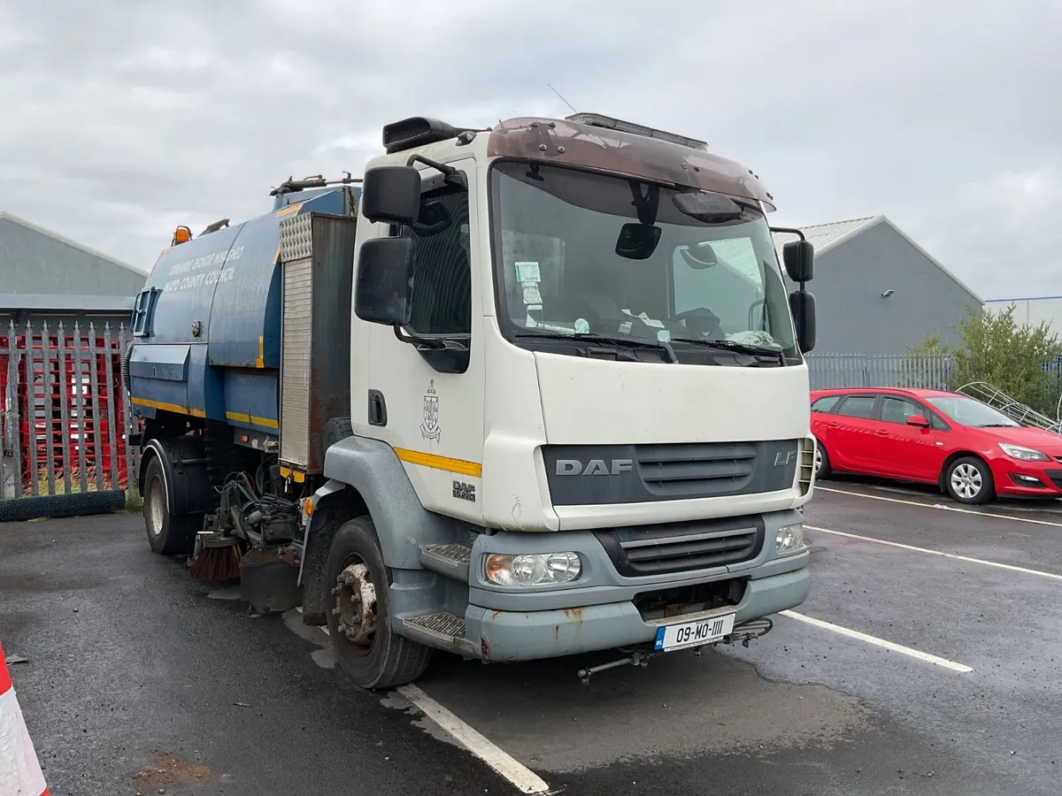 2009 DAF Sweeper For Auction - Image 1