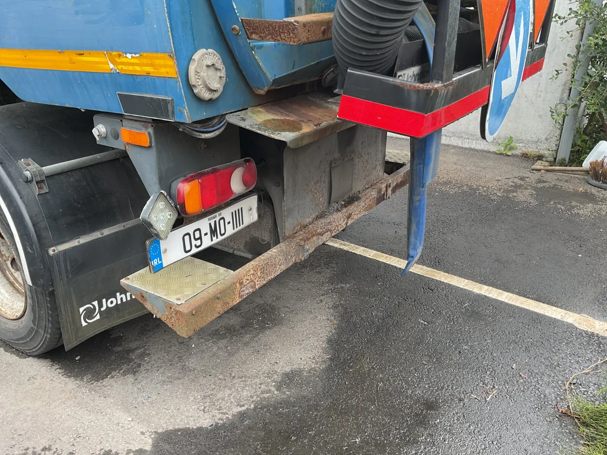 2009 DAF Sweeper For Auction - Image 2