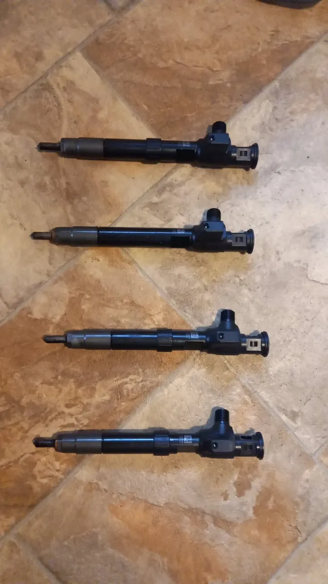 Ford injectors and fuel bar - Image 1