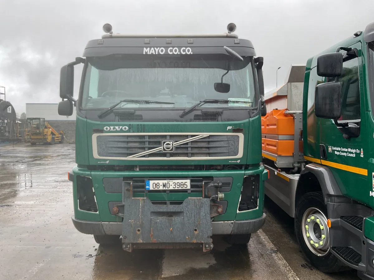 2008 Volvo FM Tipper For Auction - Image 1
