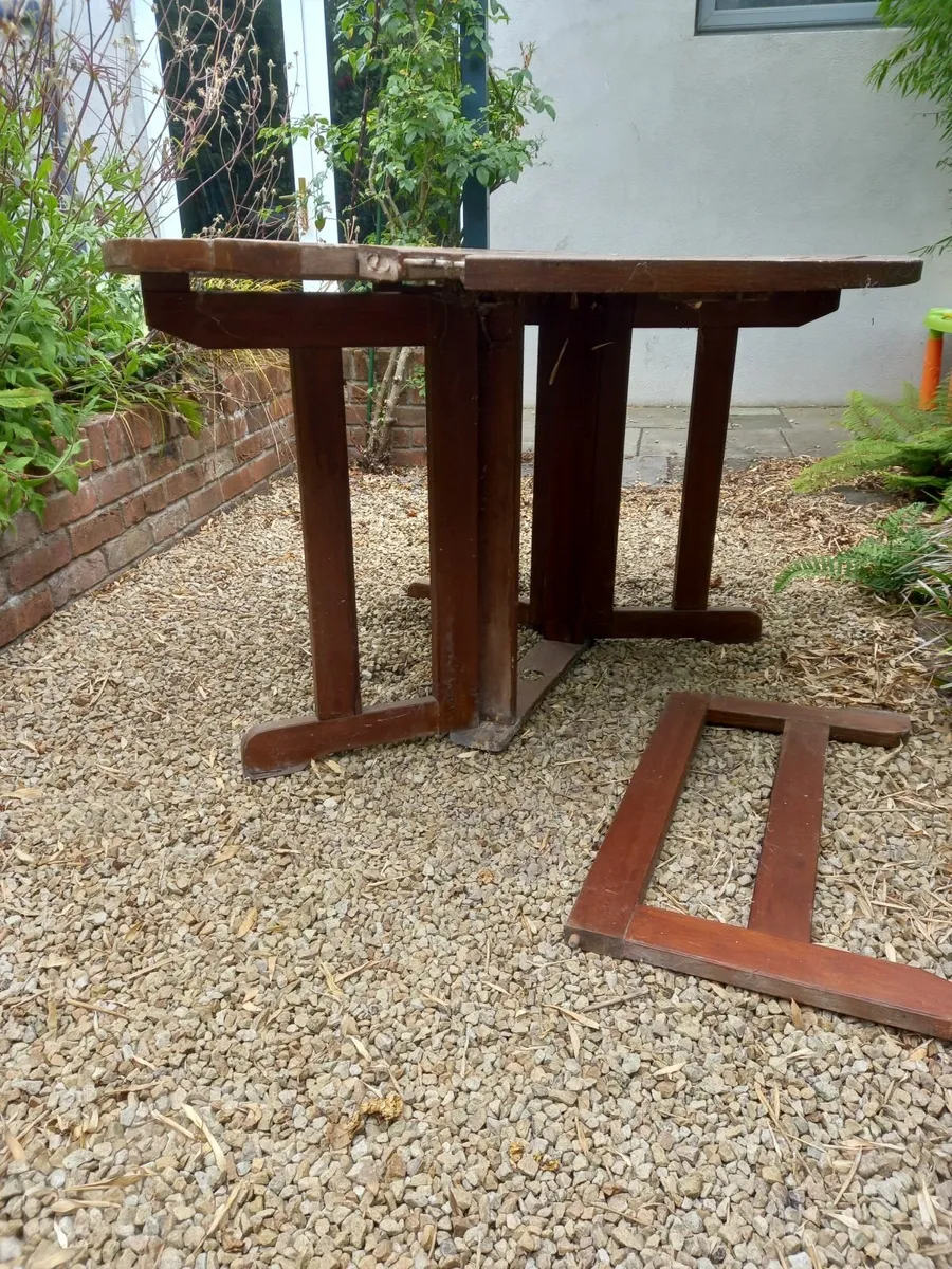 Teak outdoor table for repair and upcycling - Image 2
