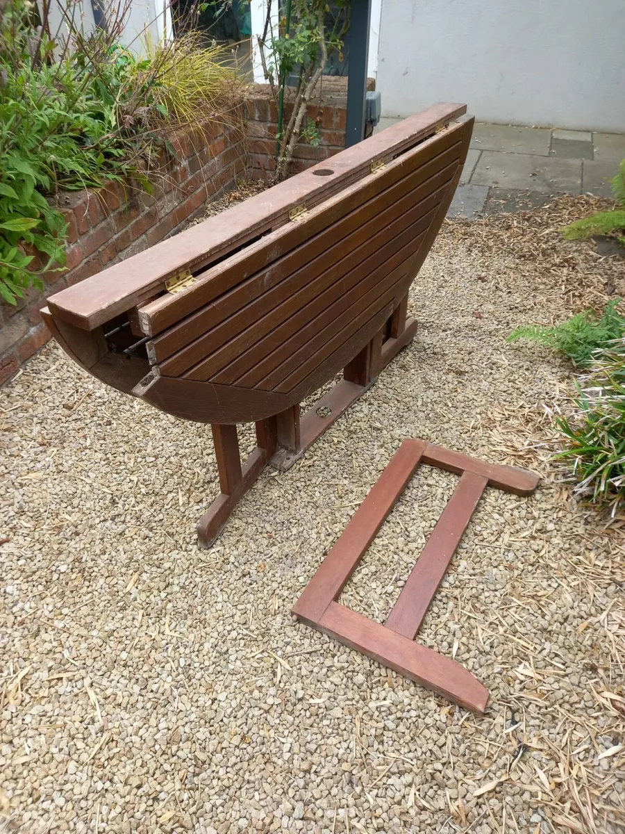 Teak outdoor table for repair and upcycling - Image 4