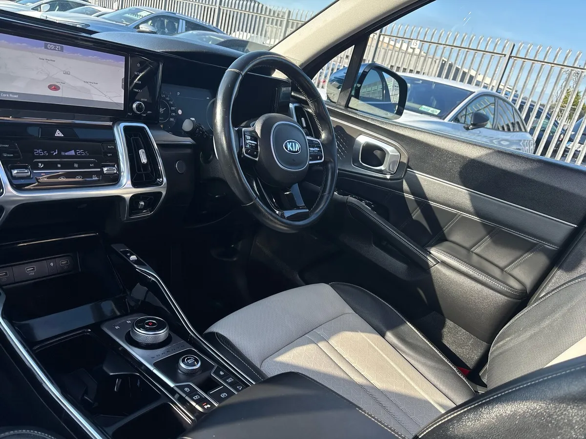 Kia Sorento 2.2 Diesel 4 Seater - Image 3