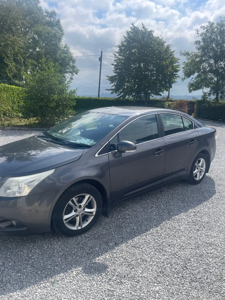 Toyota Avensis 2011 - Image 1