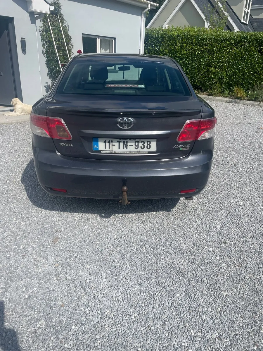 Toyota Avensis 2011 - Image 2