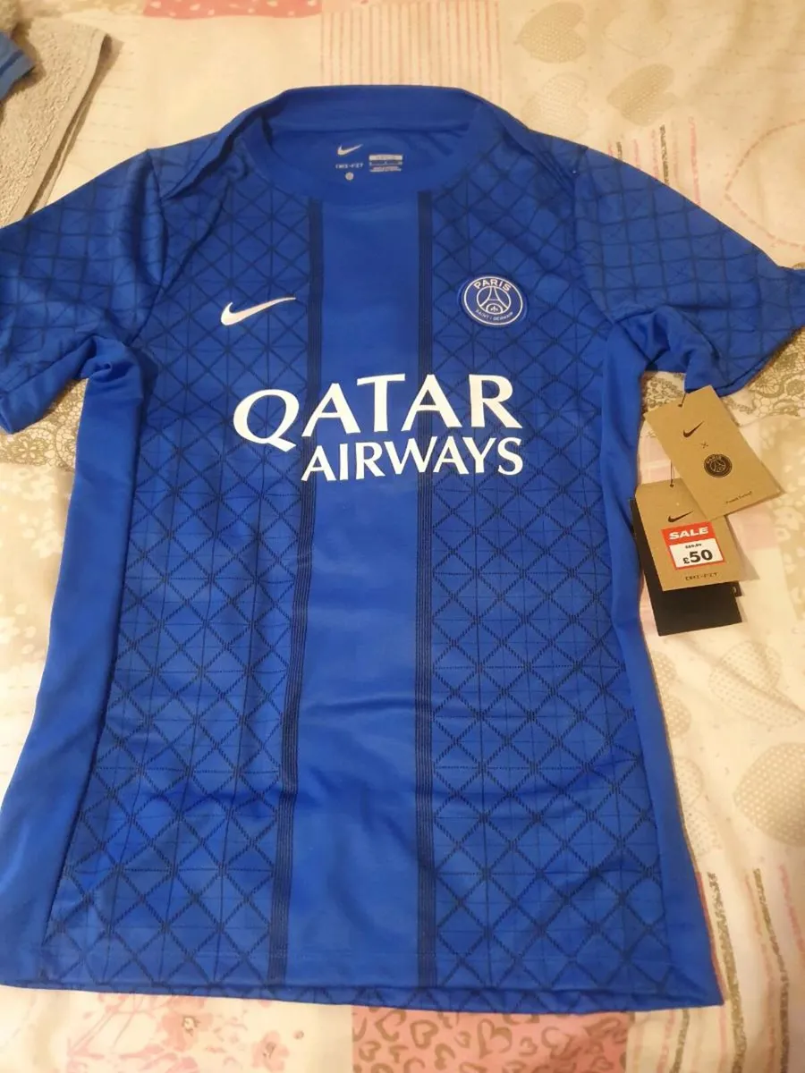 Paris Saint Germain slim fit Jersey Brand New - Image 1