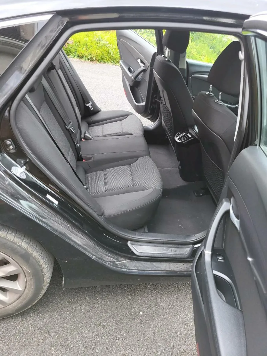 Car - Image 4