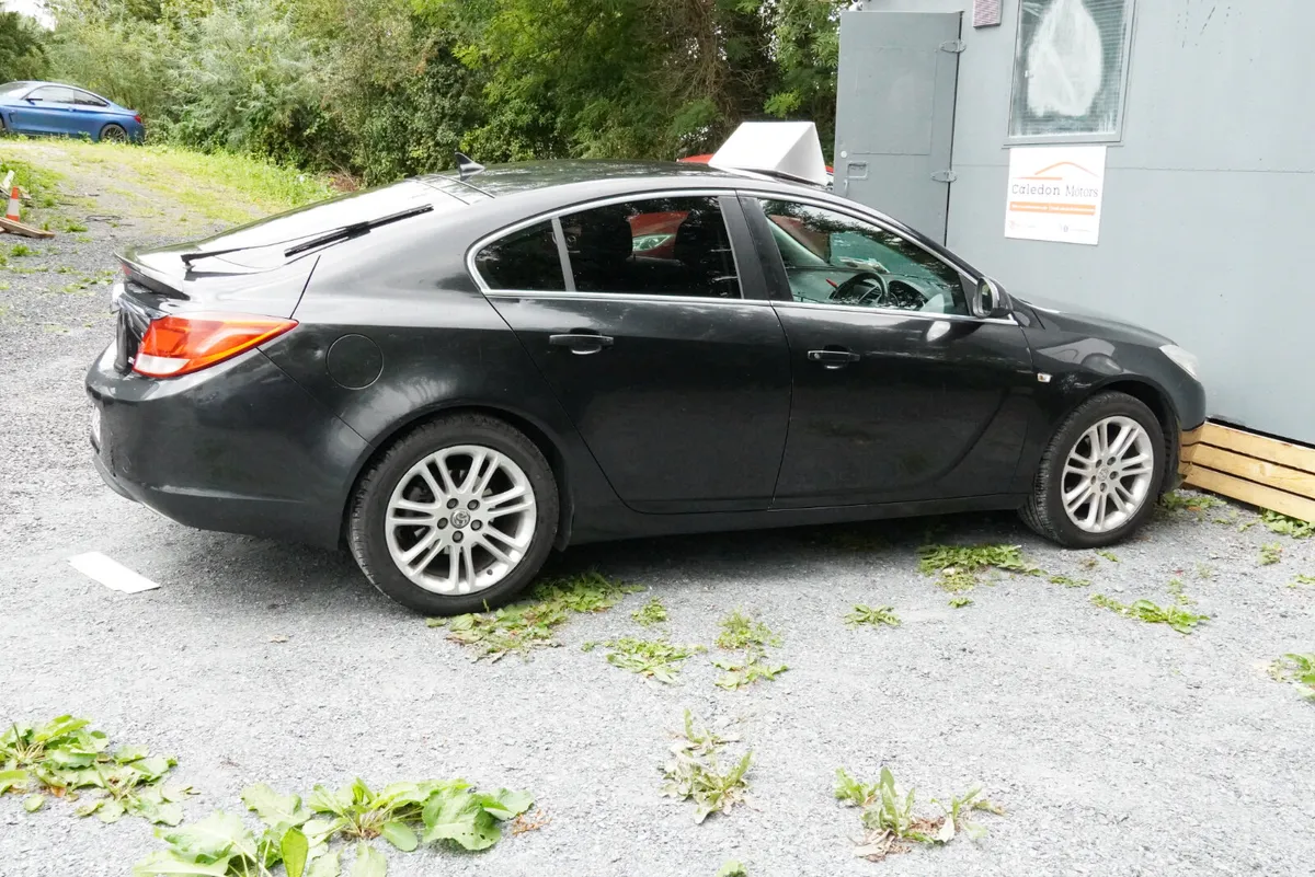 VAUXHALL INSIGNIA WITH ROAD TAX - Image 4
