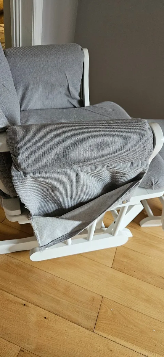Babylo rocking chair and footstool - Image 3