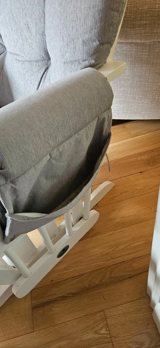 Babylo rocking chair and footstool - Image 4