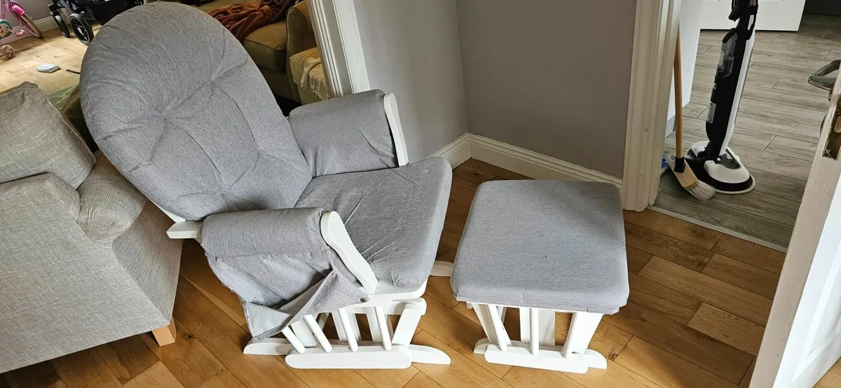 Babylo rocking chair and footstool - Image 2