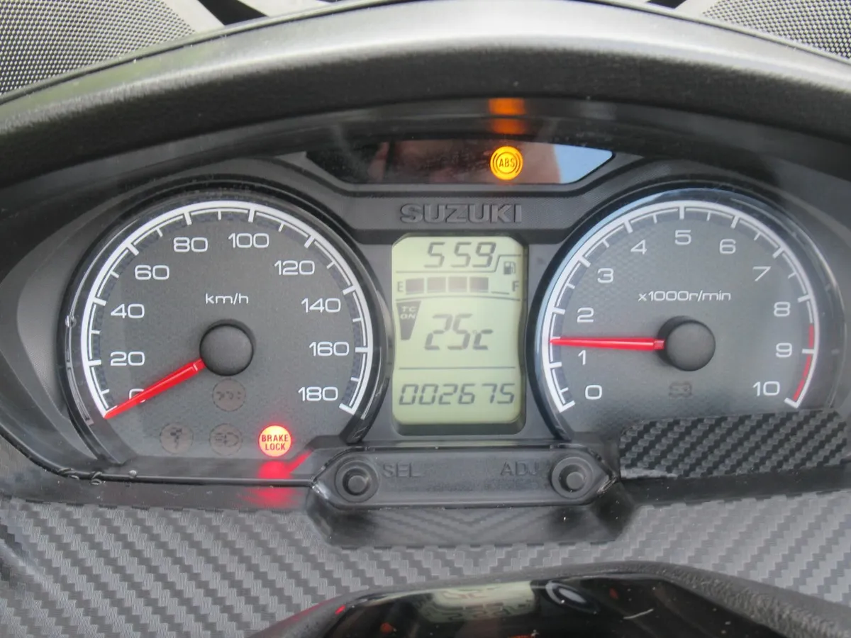 Suzuki Burgman 400 (221-reg / 2021) – 2,700 km - Image 3