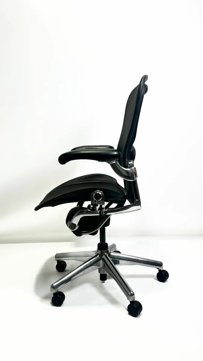 Herman Miller Aeron Chair polished chrome (Size C) - Image 3