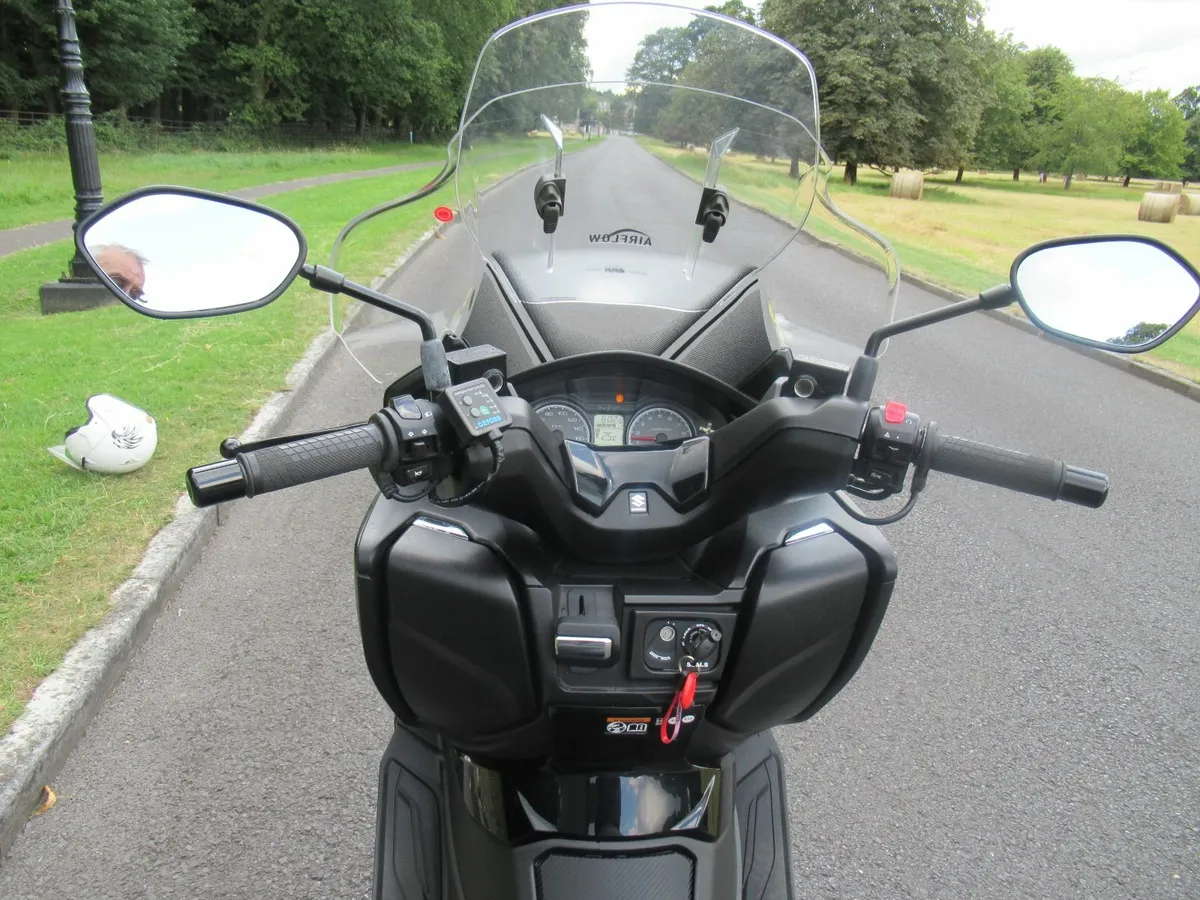 Suzuki Burgman 400 (221-reg / 2021) – 2,700 km - Image 4