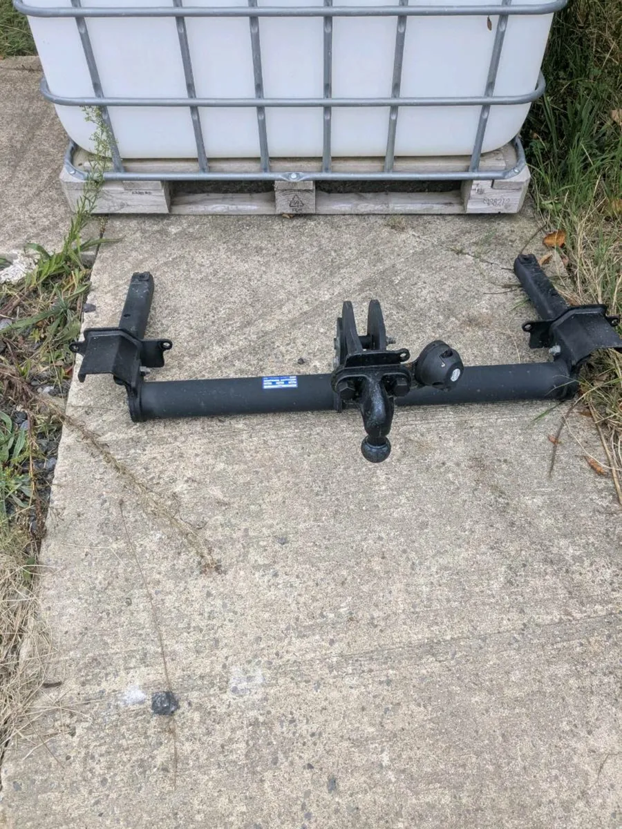 Insignia parts - Image 1