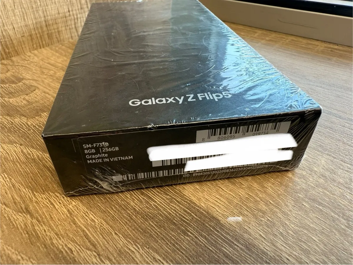 Samsung FLIP 5 256Gb New! Unlocked! E.U. - Image 2