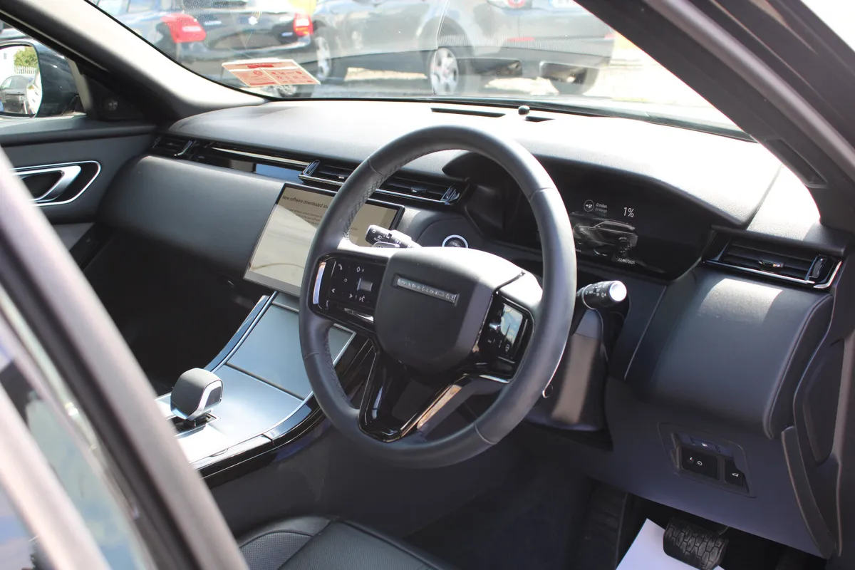 Land Rover Range Rover Velar P400E S *Pan roof* - Image 2
