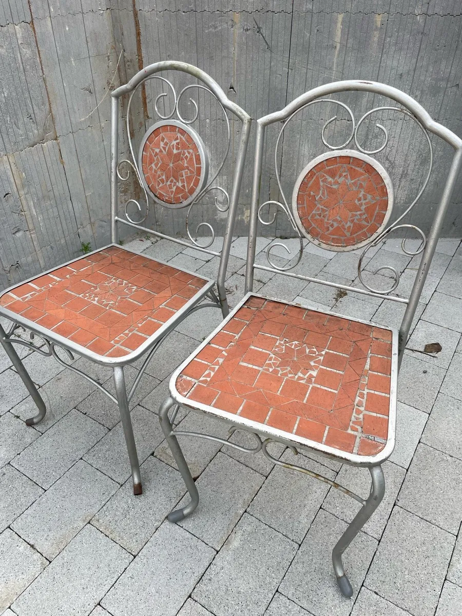 Patio table and chairs - Image 3