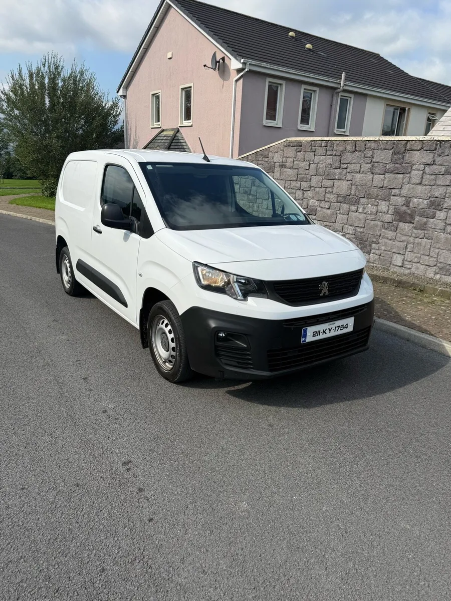 2021 Peugeot Partner - Image 1