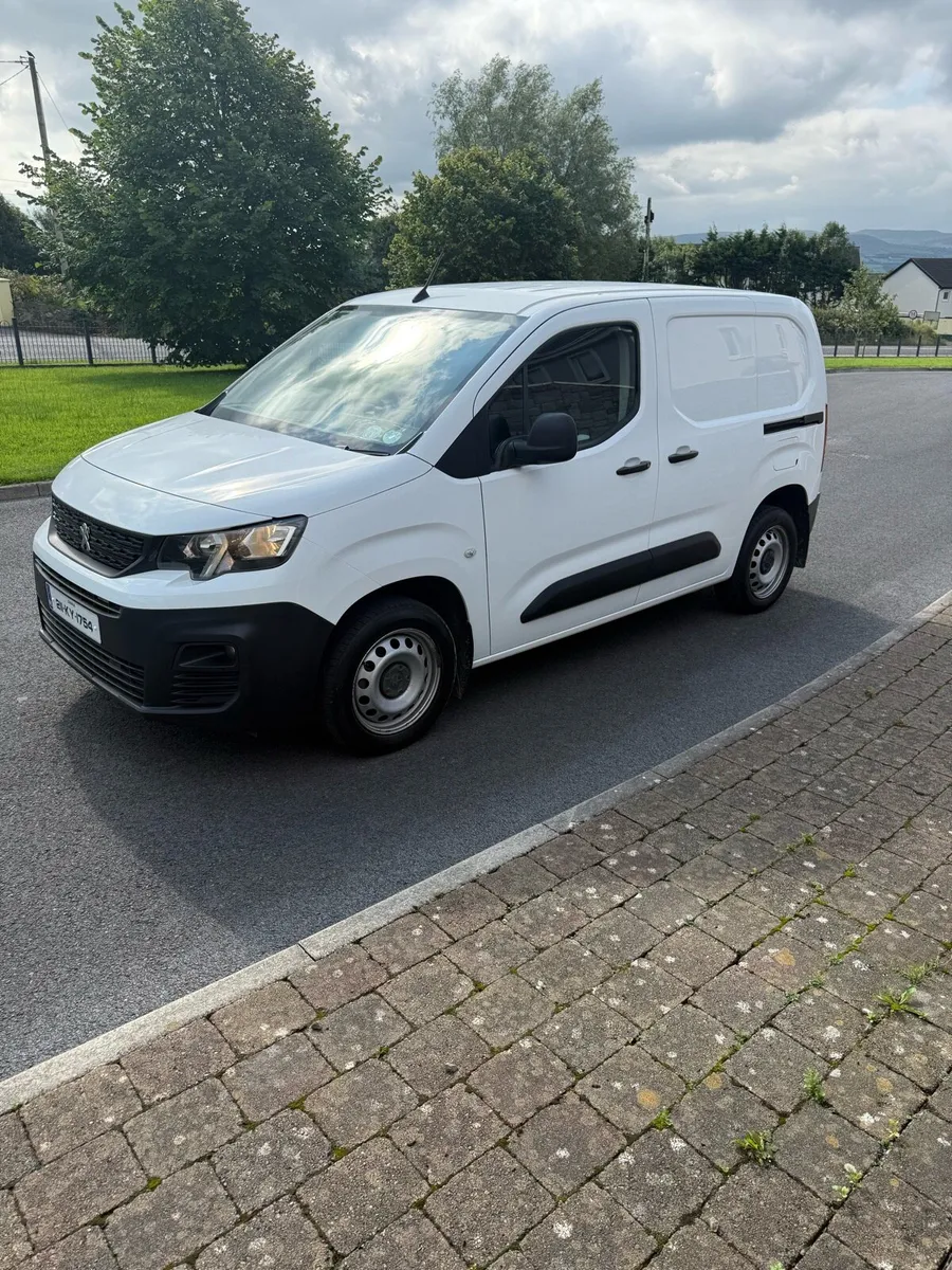 2021 Peugeot Partner - Image 2