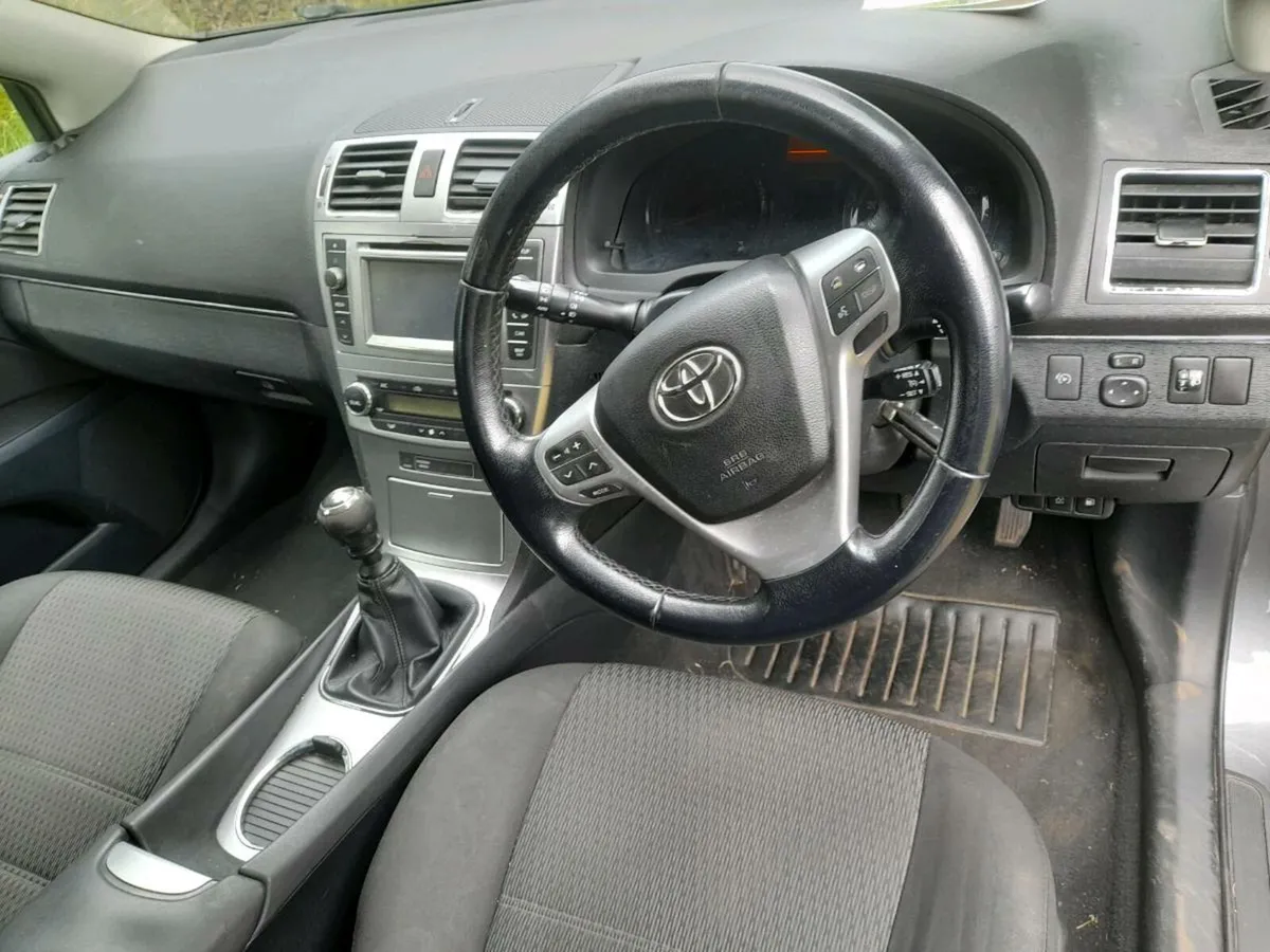 Toyota avensis  2013 deisel estate - Image 4
