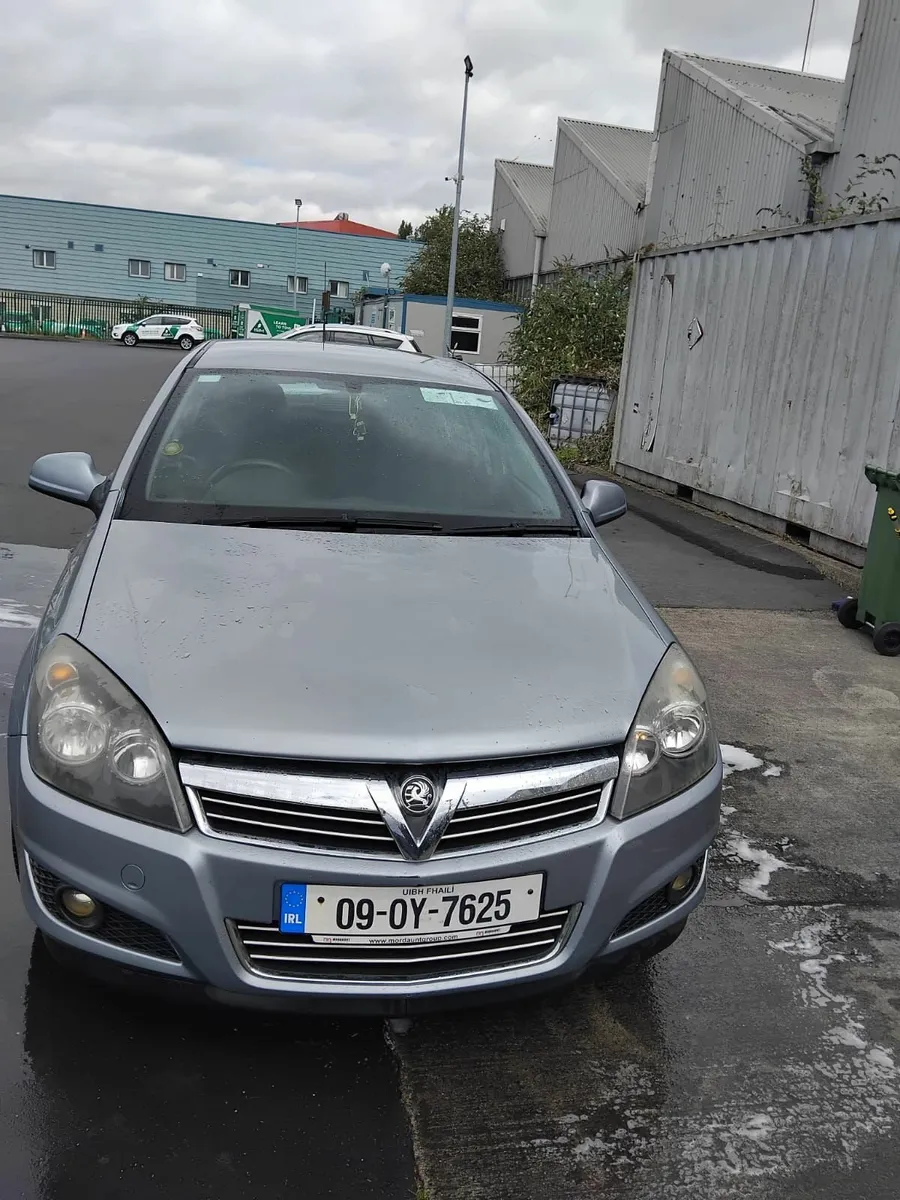 Vauxhall Astra 2009 - Image 1