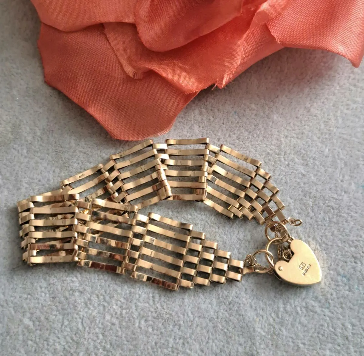 Vintage 9ct yellow gold gate bracelet - Image 4