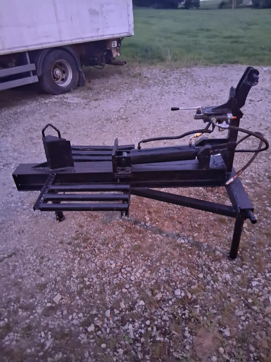 Log splitter - Image 1