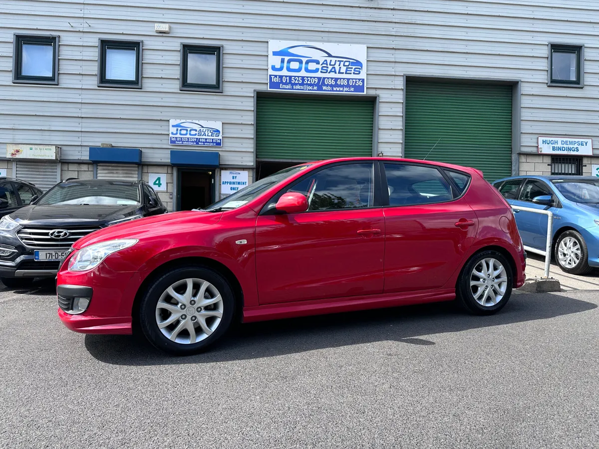 Hyundai i30 1.4 Deluxe, 2011 - Image 2