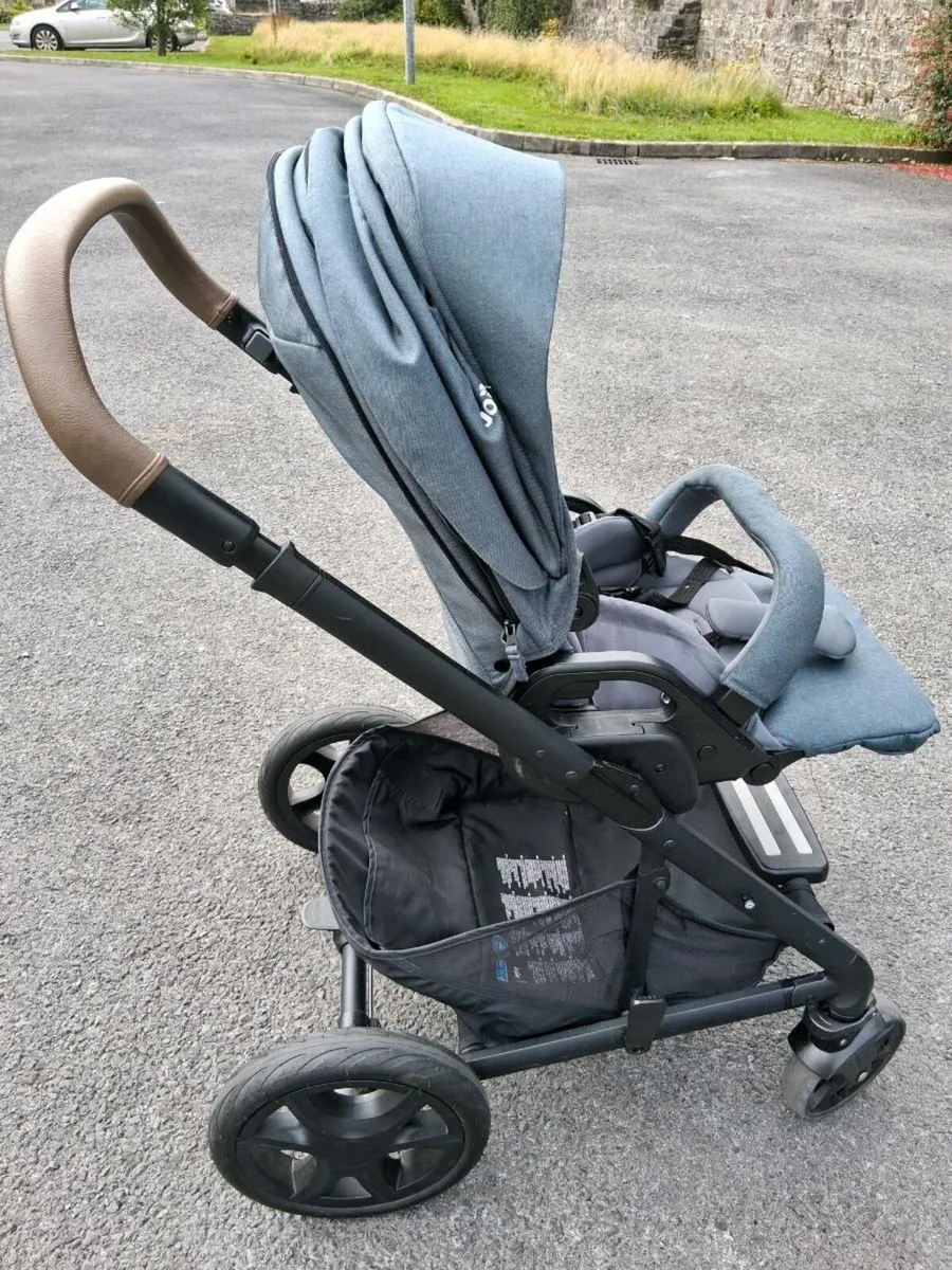 Joie Chrome Deluxe 3-in-1 Travel System Bundle,Iso - Image 2