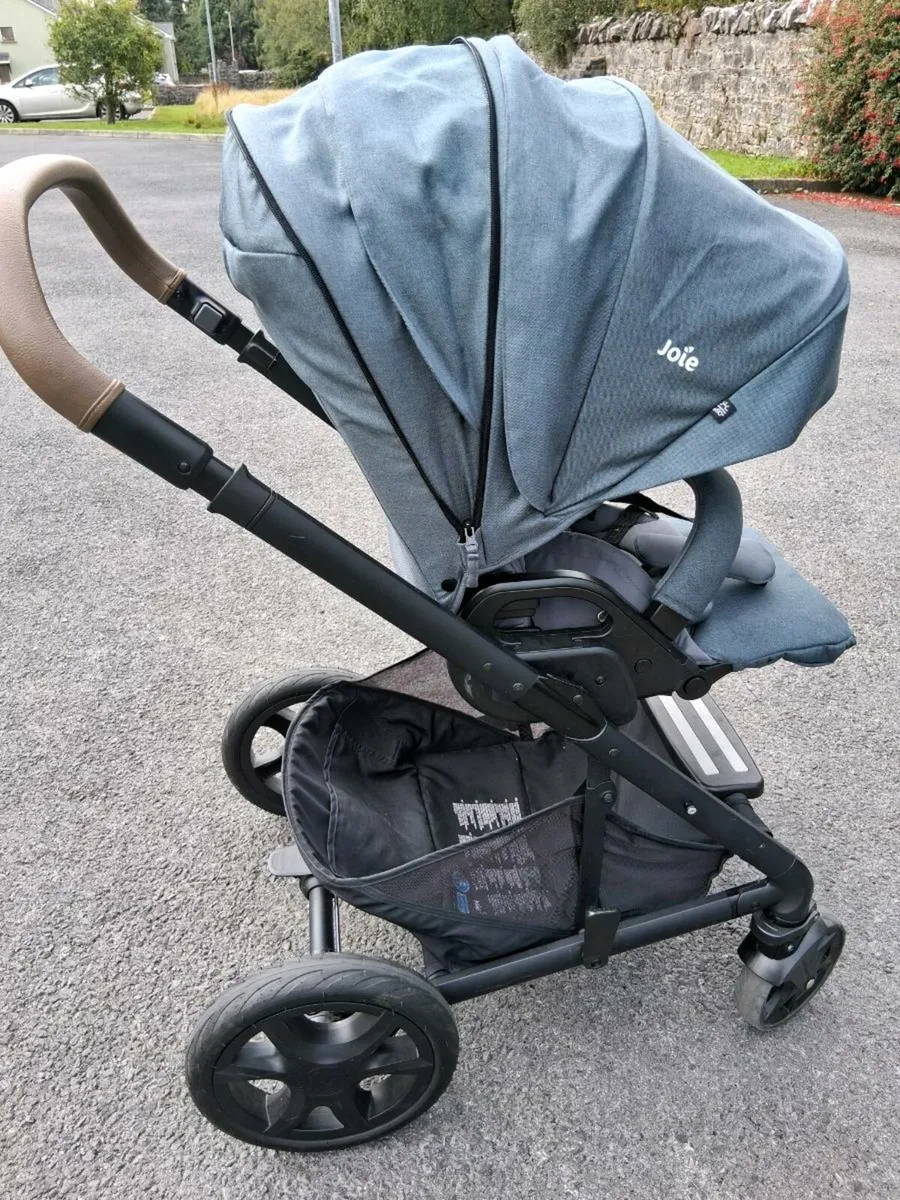 Joie Chrome Deluxe 3-in-1 Travel System Bundle,Iso - Image 3