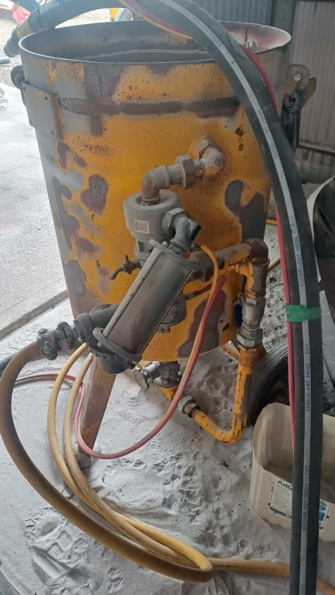200litre clemco sandblaster - Image 2