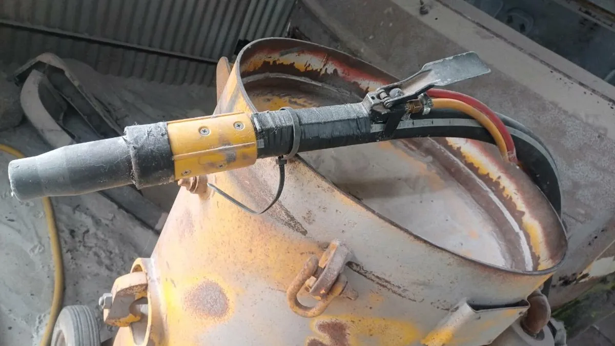200litre clemco sandblaster - Image 3