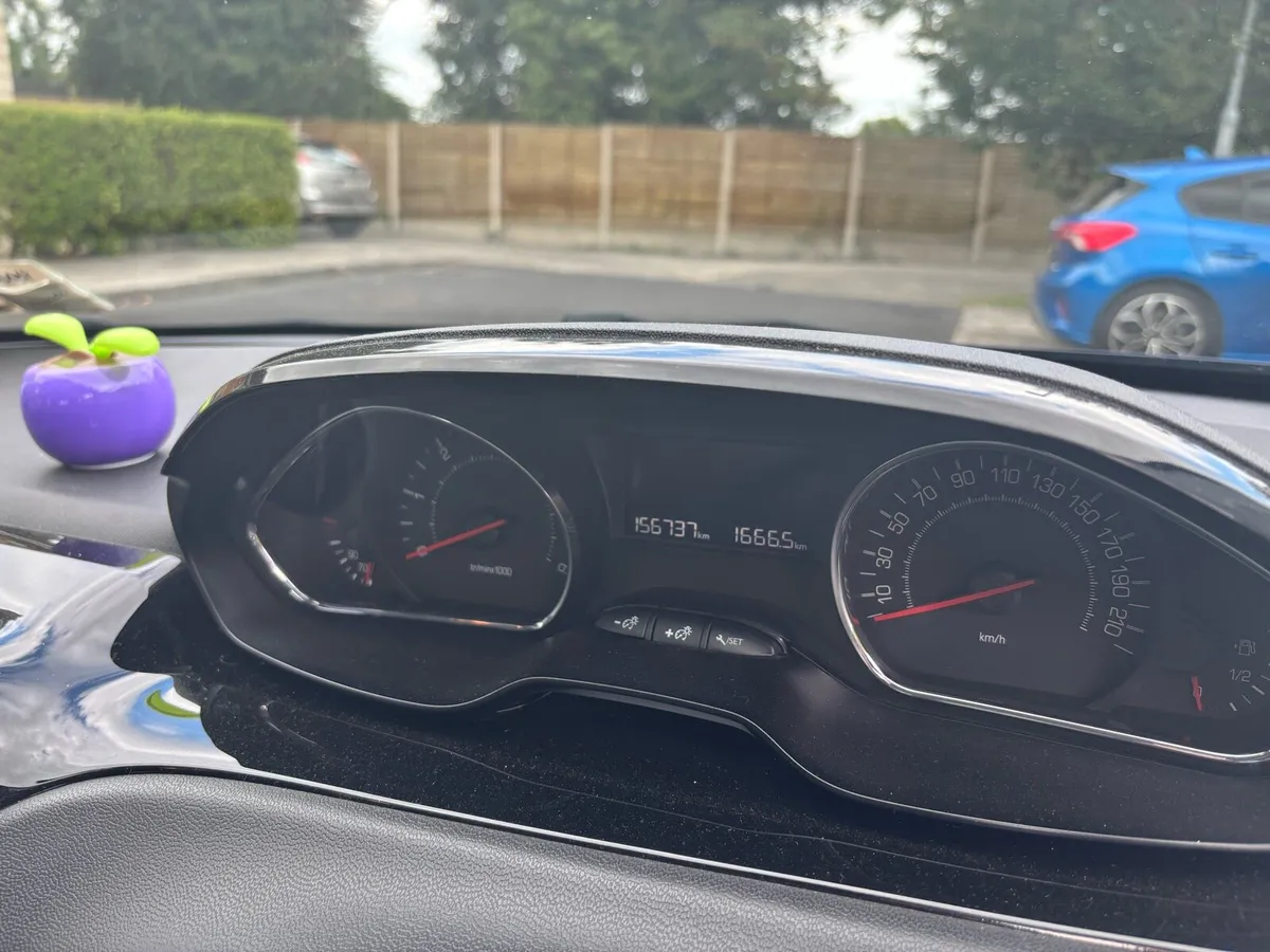 Peugeot 208 - Image 3