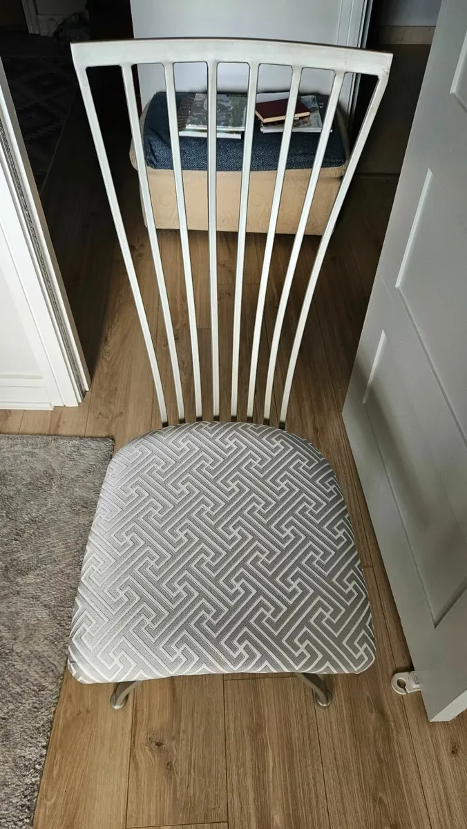 Kitchen table and 4 chairs - Image 1