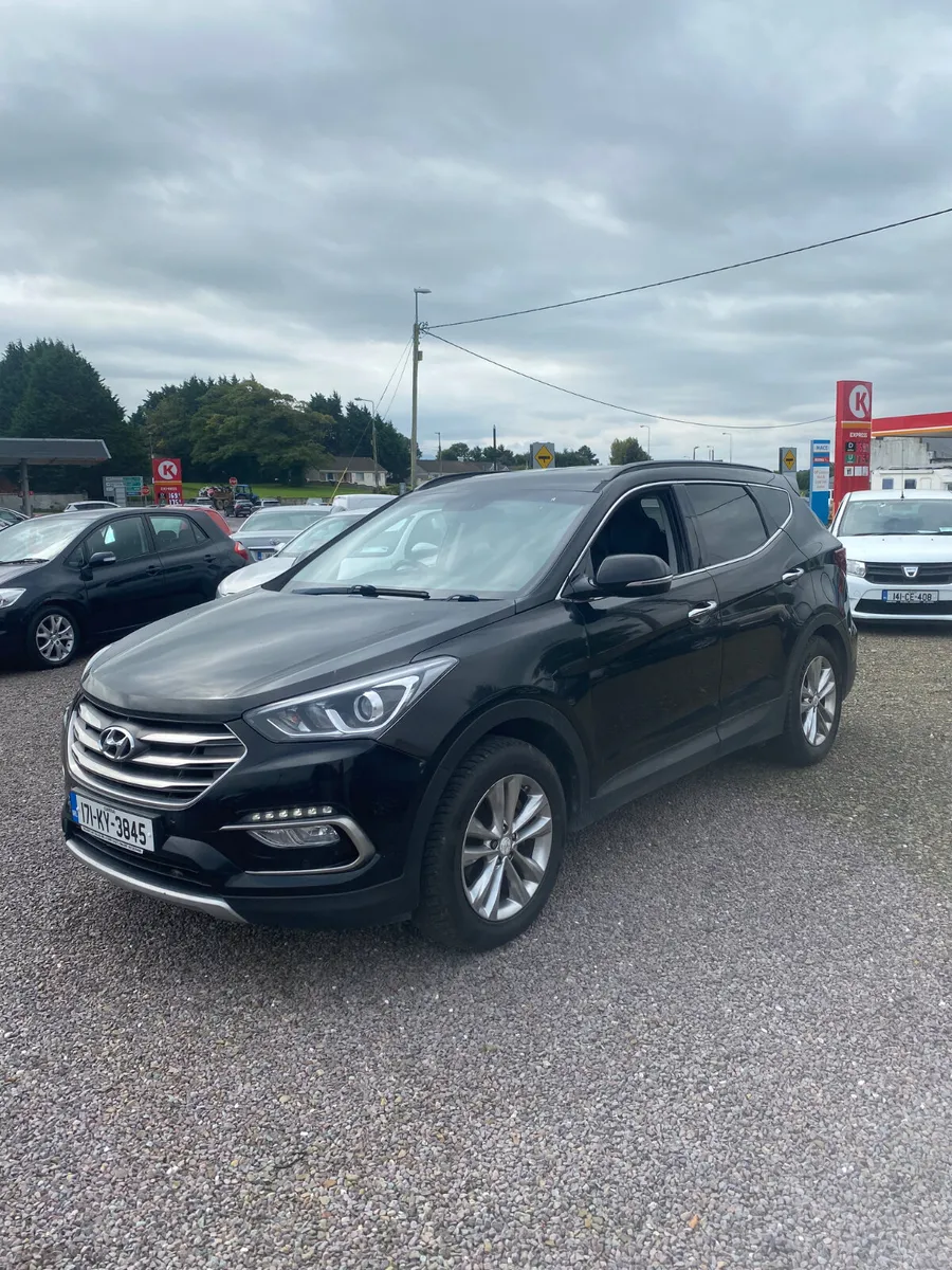 Hyundai Santa Fe 2017 - Image 2