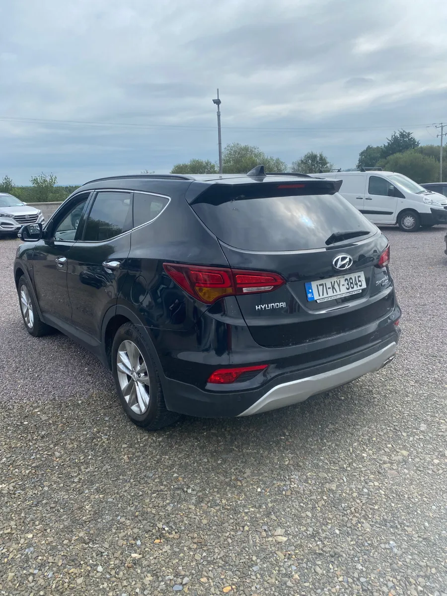 Hyundai Santa Fe 2017 - Image 4