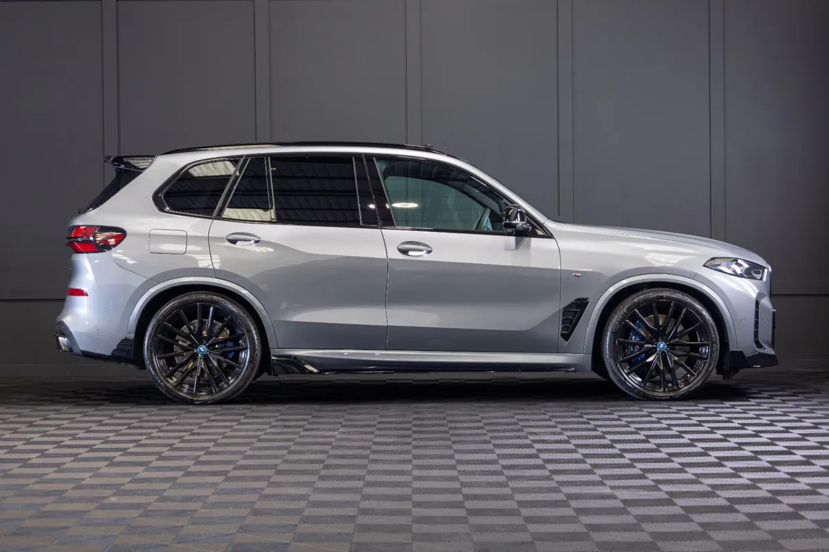 2025 BMW X5 X-Drive 50e M-Sport - Image 2