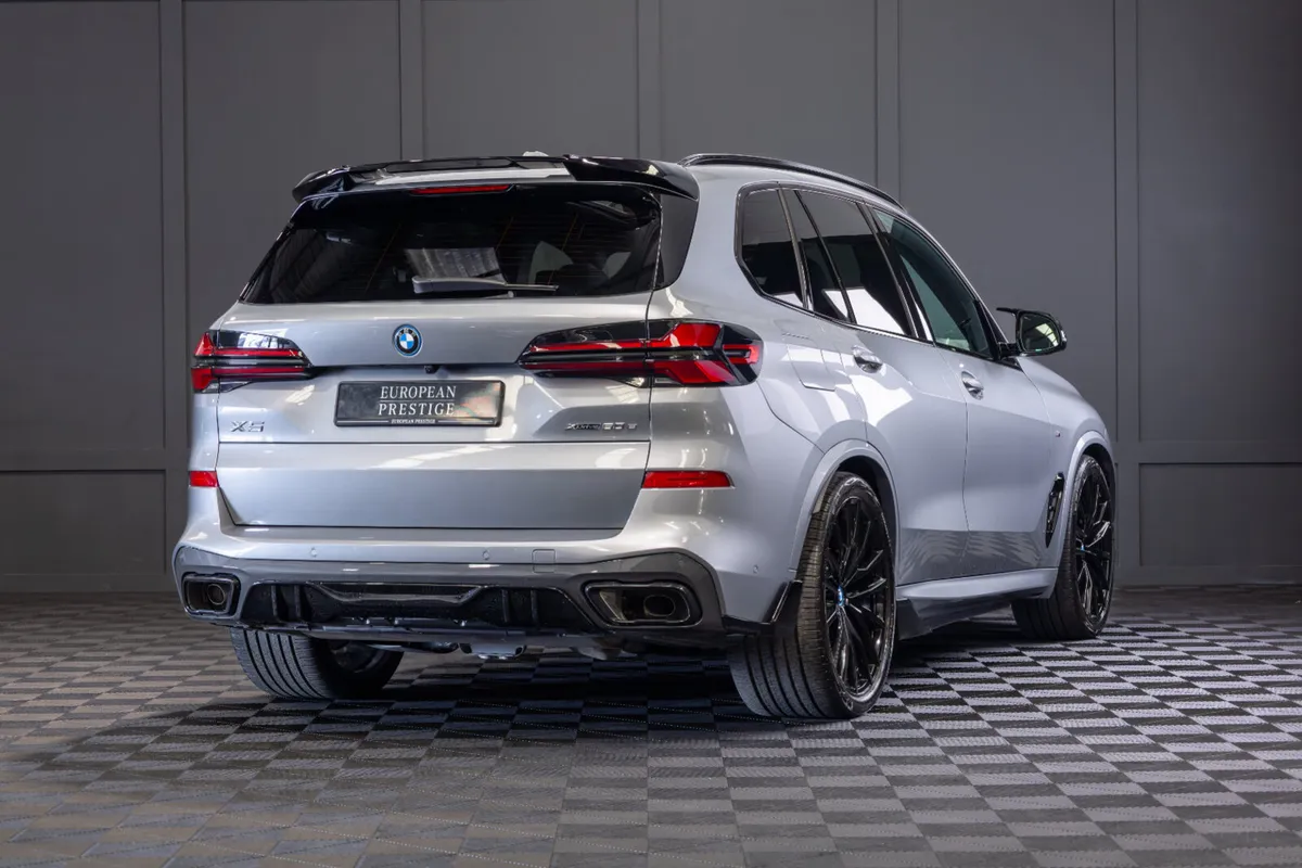 2025 BMW X5 X-Drive 50e M-Sport - Image 3