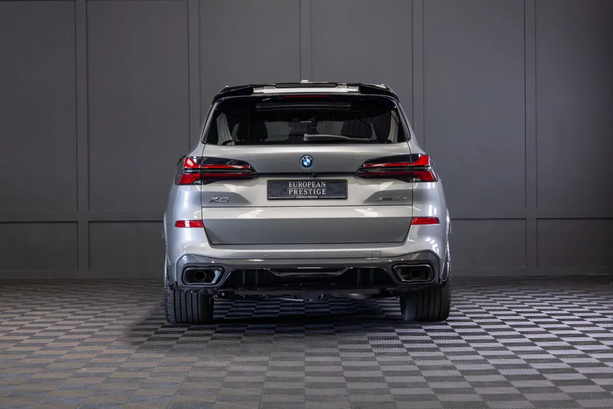 2025 BMW X5 X-Drive 50e M-Sport - Image 4